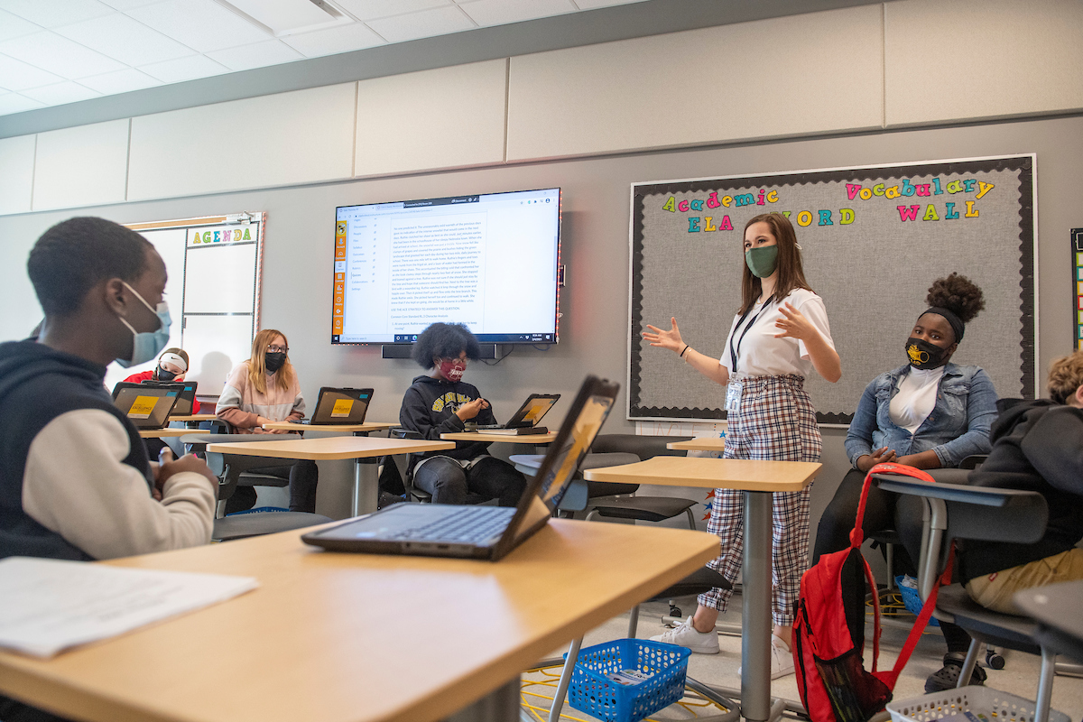 teacher teaching students