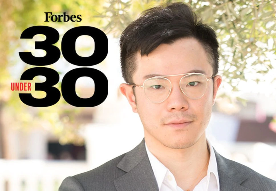 Zhe Qiang with Forbes 30 Under 30 Logo